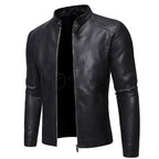 Chamarra de piel rockera para hombre estilo biker con cuello alto vista lateral