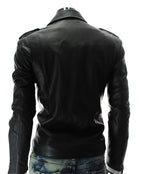 Chamarra de piel rockera hombre estilo biker moda vista trasera